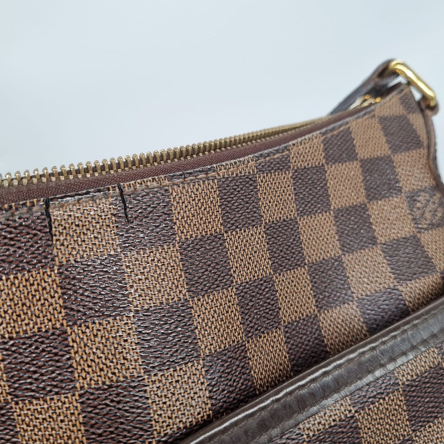 Louis Vuitton Bloomberg Damier 2011 size 32x31