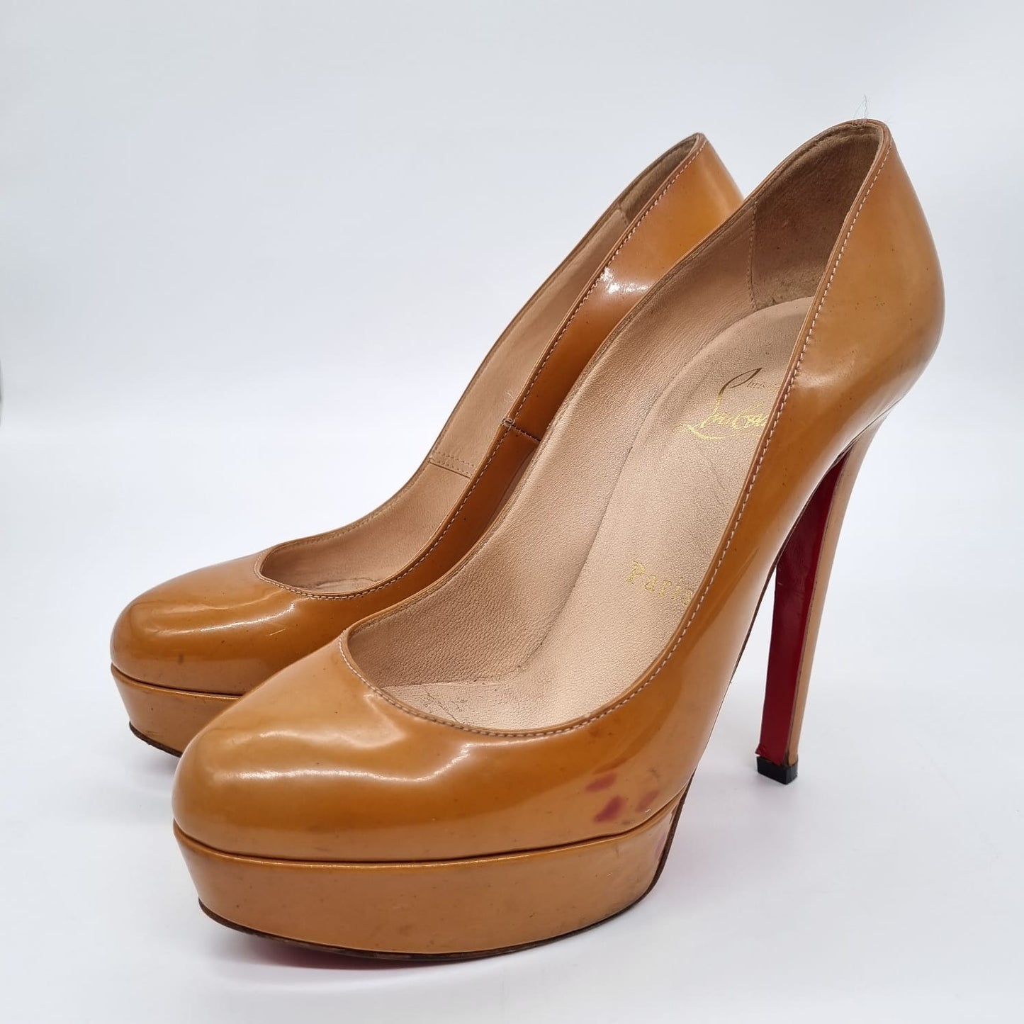 Christian Louboutin Beige Patent Leather Heels Size 35,5 insole 23