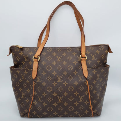 Louis Vuitton Totally Monogram MM 2010 Size 33x14x28