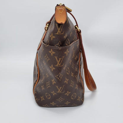 Louis Vuitton Totally Monogram MM 2010 Size 33x14x28