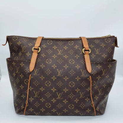 Louis Vuitton Totally Monogram MM 2010 Size 33x14x28