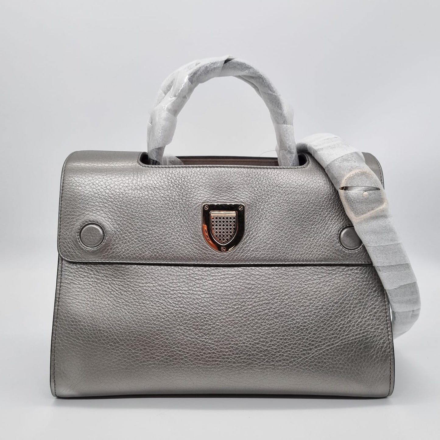 Dior Diorever Grey Metalic Top Handle Tahun 2018 Size 30x13x23