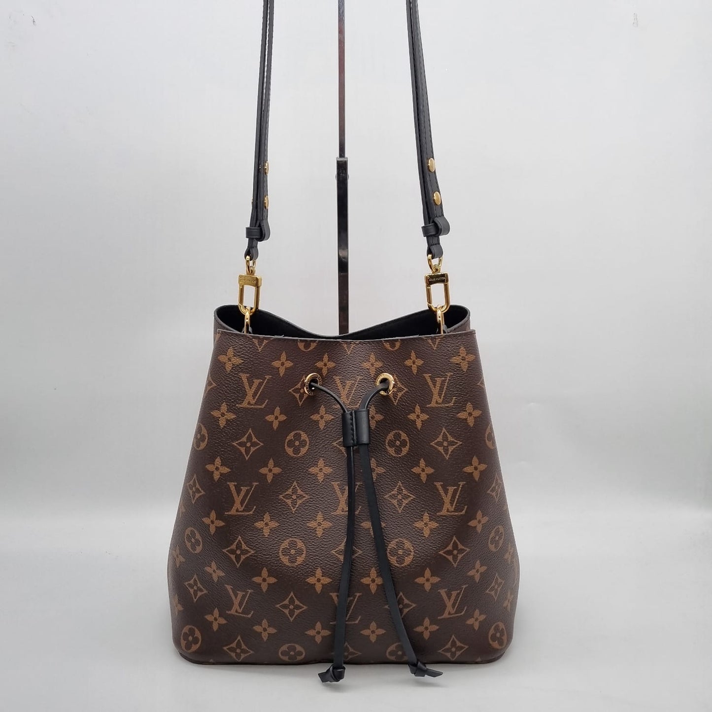 Louis Vuitton Neo Noe Monogram Black 2019 Size 26x17x25