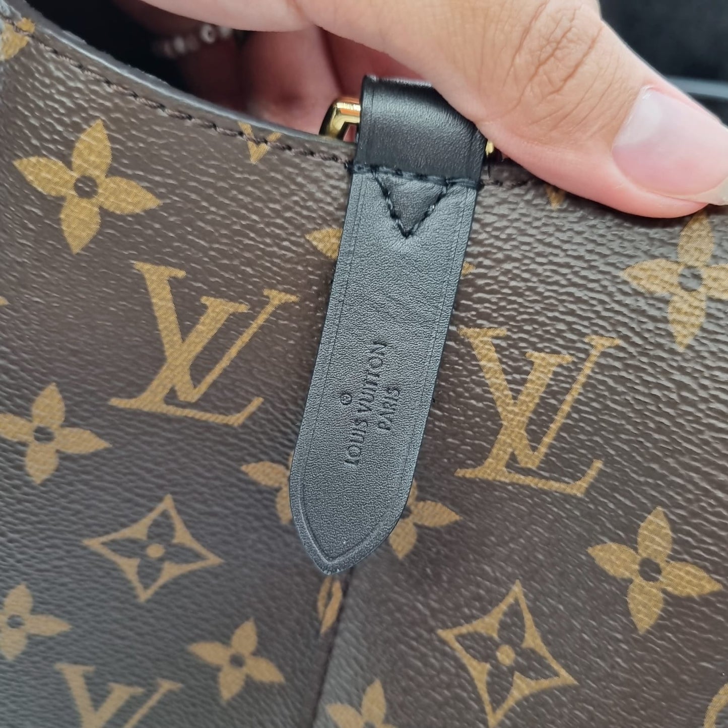 Louis Vuitton Neo Noe Monogram Black 2019 Size 26x17x25