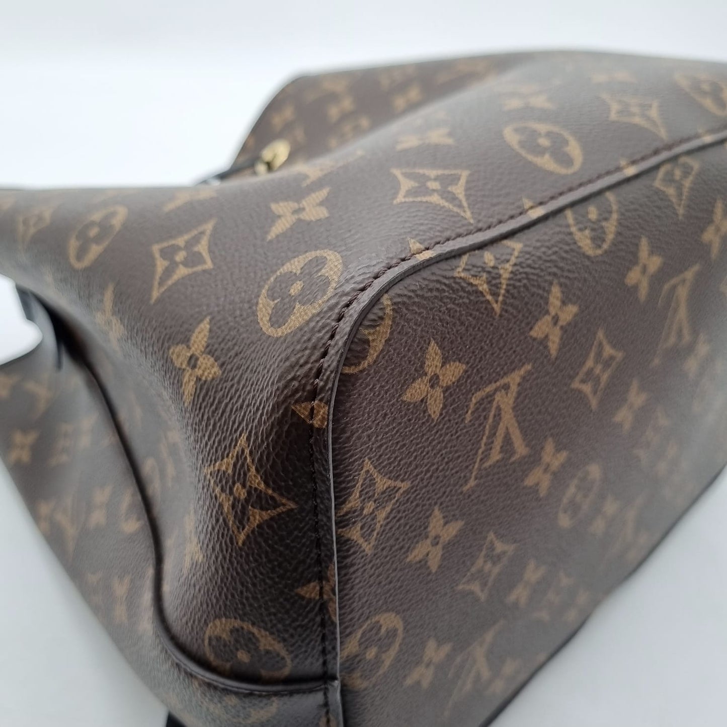 Louis Vuitton Neo Noe Monogram Black 2019 Size 26x17x25