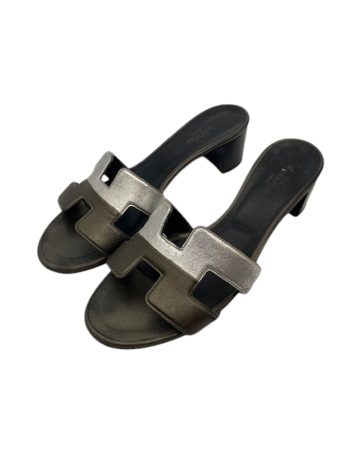 Hermes Oasis Metallic Black Sandal Size 37/24