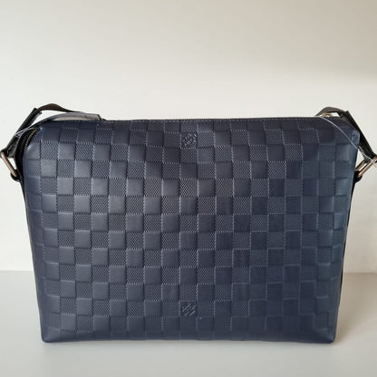 Louis Vuitton Discovery Apollo Messenger Bag Navy PM 2019 Size 30x9x24