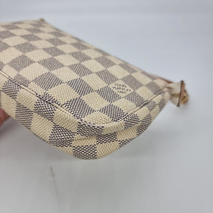 Louis Vuitton Pochette Damier Azur 2009 Size 22x4x13