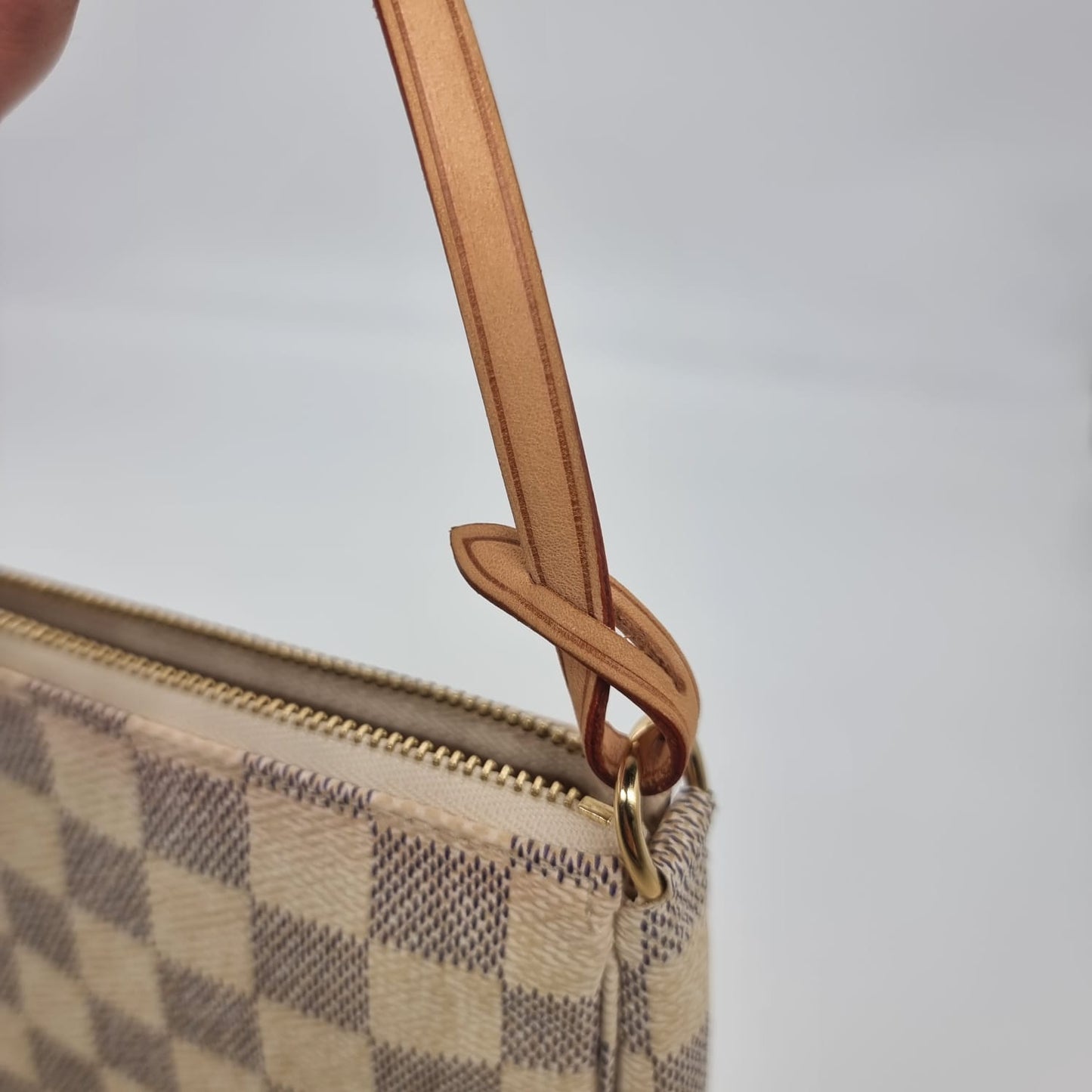 Louis Vuitton Pochette Damier Azur 2009 Size 22x4x13