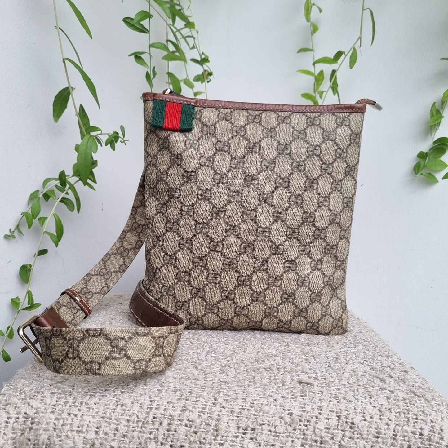Gucci GG Supreme Messenger Bag Size 23x25