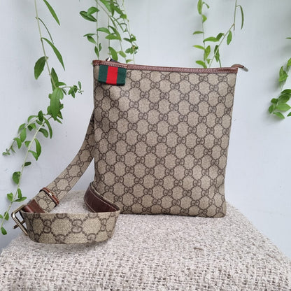 Gucci GG Supreme Messenger Bag Size 23x25