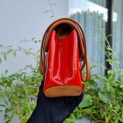 Louis Vuitton Vernish Biscayne Bay PM Shoulder Bag Red 2004 Size 31x8x18