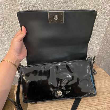 Chanel Boy Patent Leather Black #18 Size 25x7x15