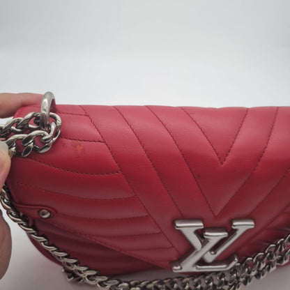 Louis Vuitton New Wave Chain Red 2018 Size 22x7x15