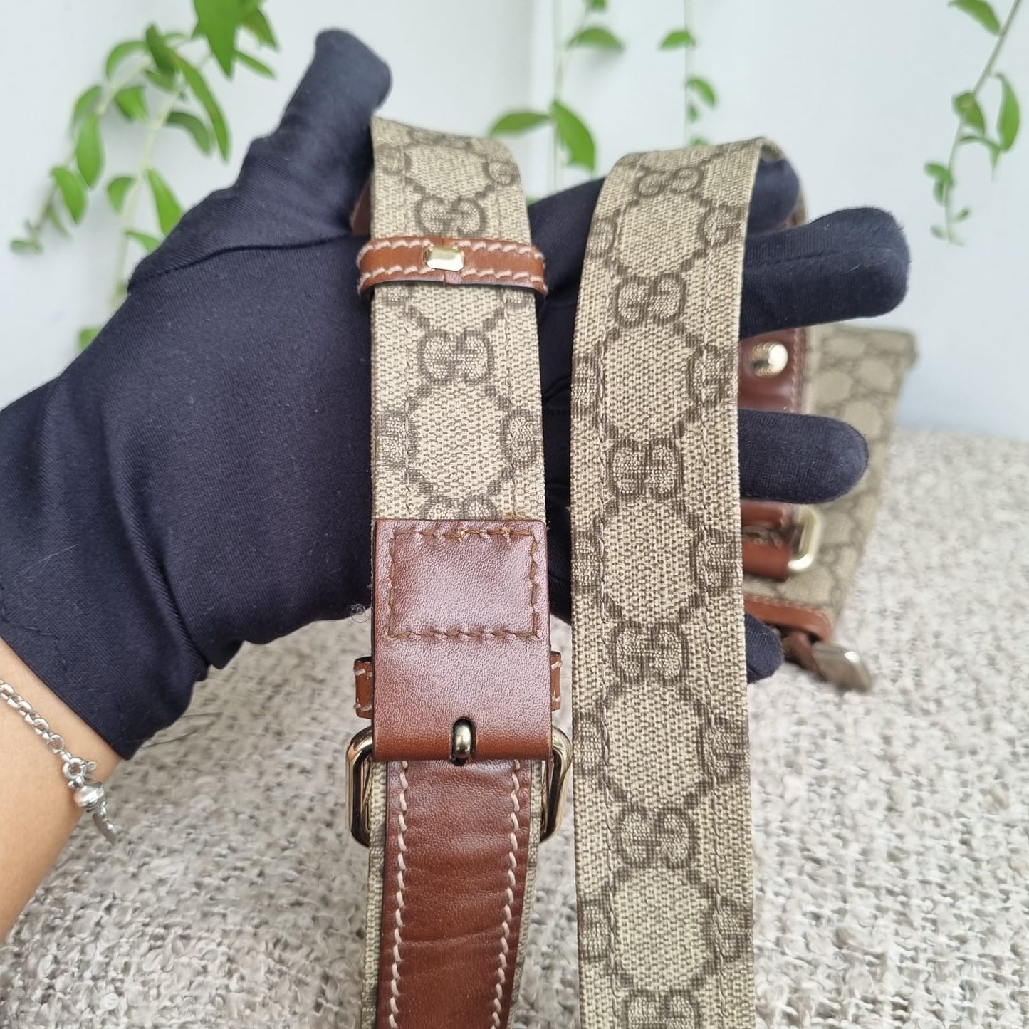 Gucci GG Supreme Messenger Bag Size 23x25