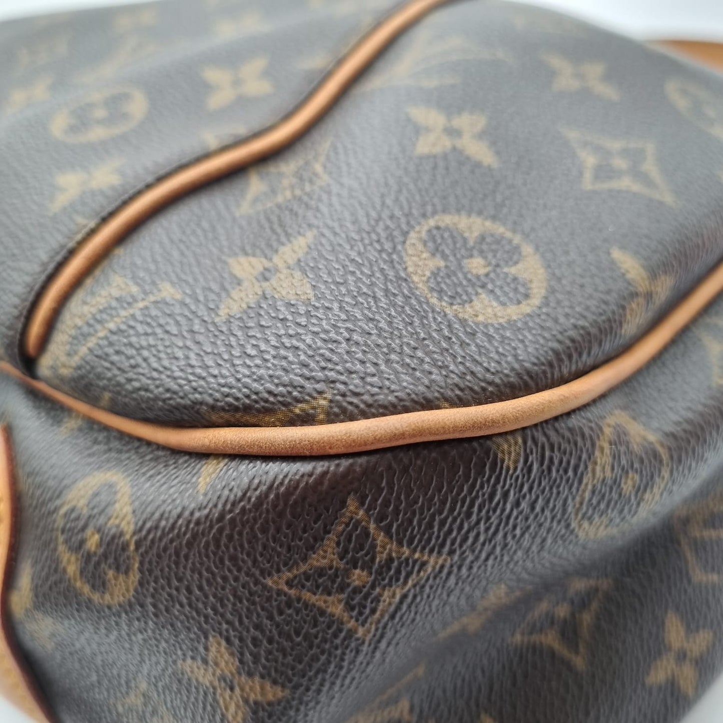 Louis Vuitton Galliera Monogram 2009 Size 37x11x29