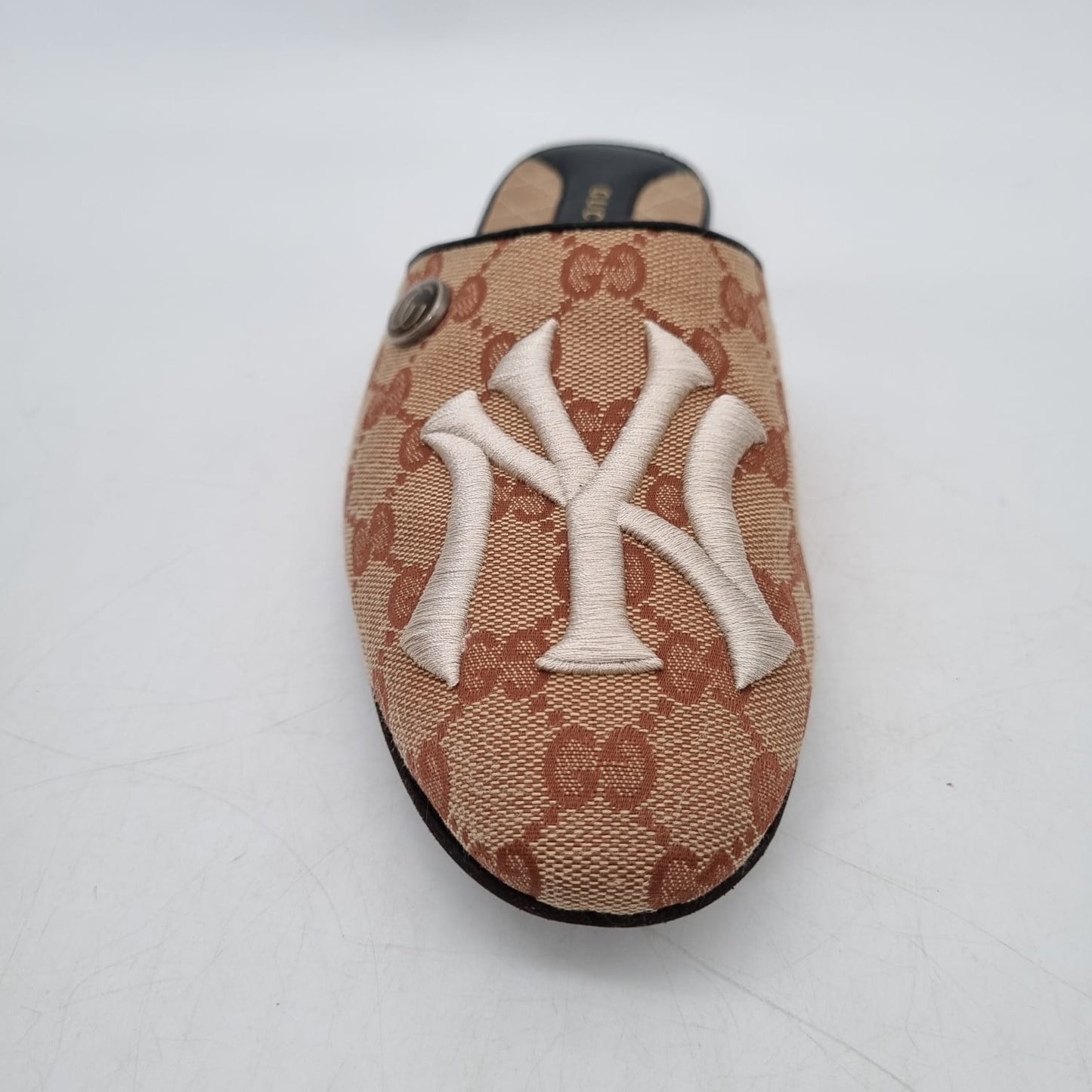 Gucci Logo Print NY Yankess Mules Beige Size 37,5/26