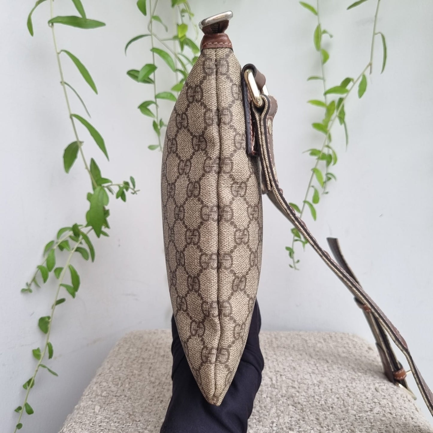 Gucci GG Supreme Messenger Bag Size 23x25