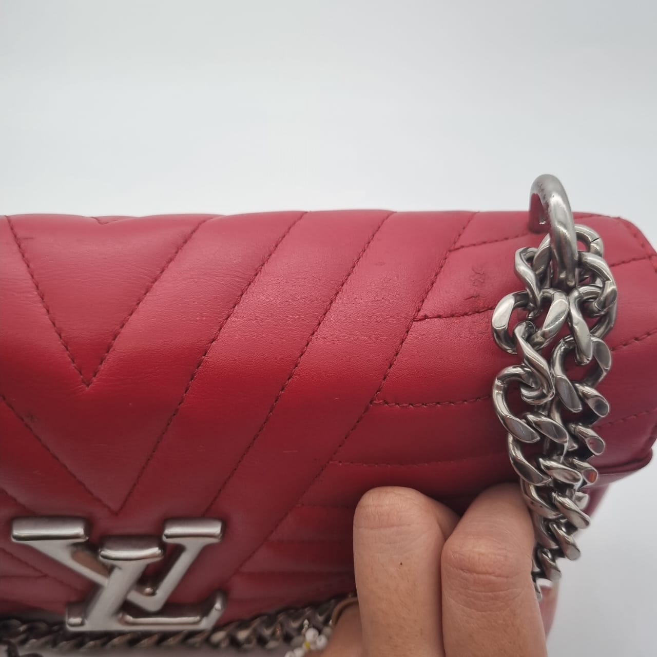 Louis Vuitton New Wave Chain Red 2018 Size 22x7x15