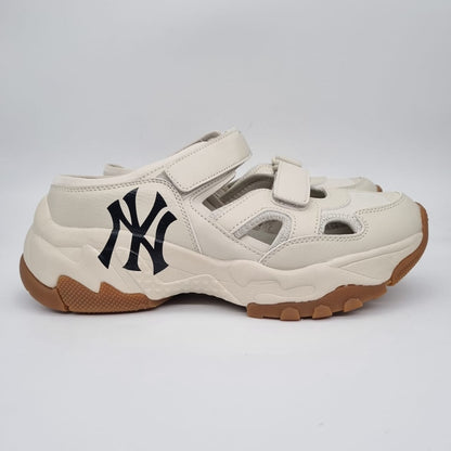 MLB New York Yankees Bigball Chunky Slop Beige Size 42/27