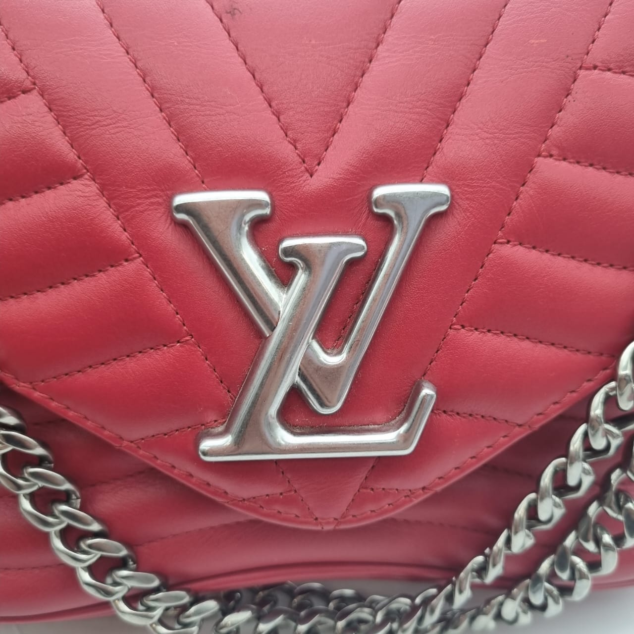 Louis Vuitton New Wave Chain Red 2018 Size 22x7x15