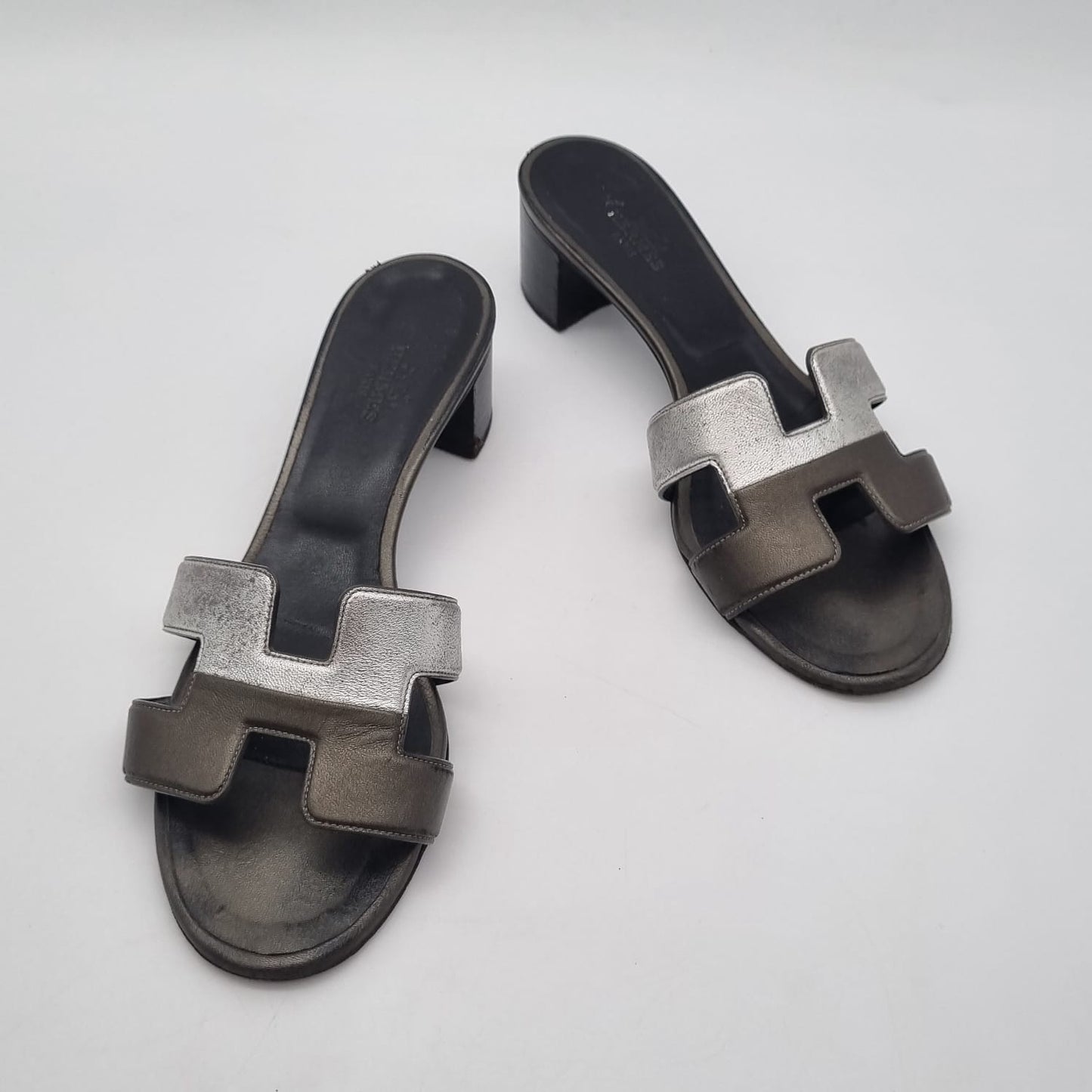 Hermes Oasis Metallic Black Sandal Size 37/24