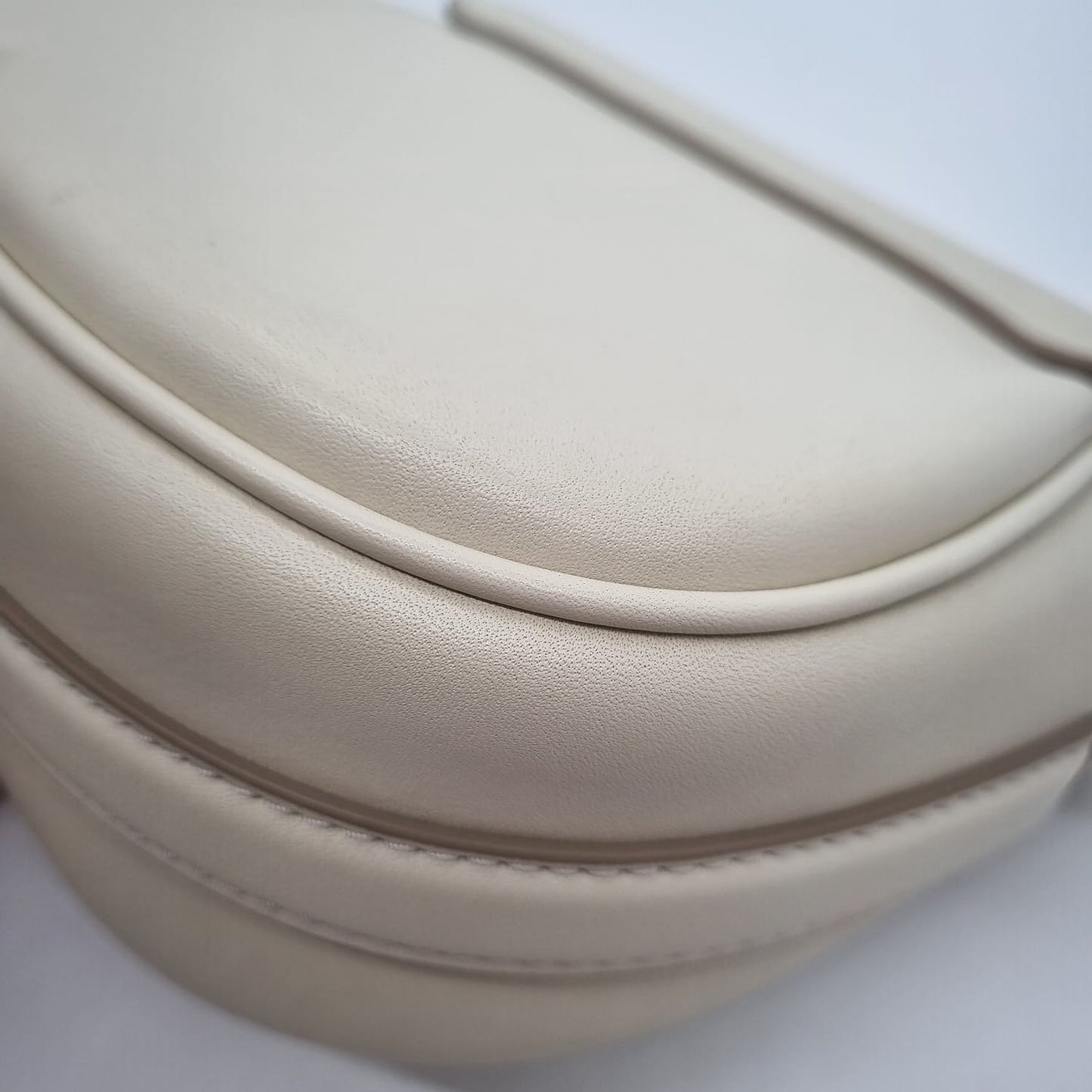 Marc Jacob The J Marc Small Saddle Bag Ivory Size 18x8x16