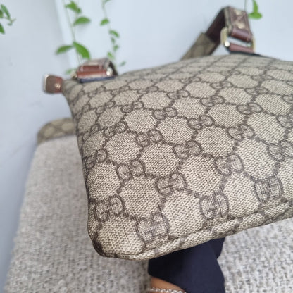 Gucci GG Supreme Messenger Bag Size 23x25