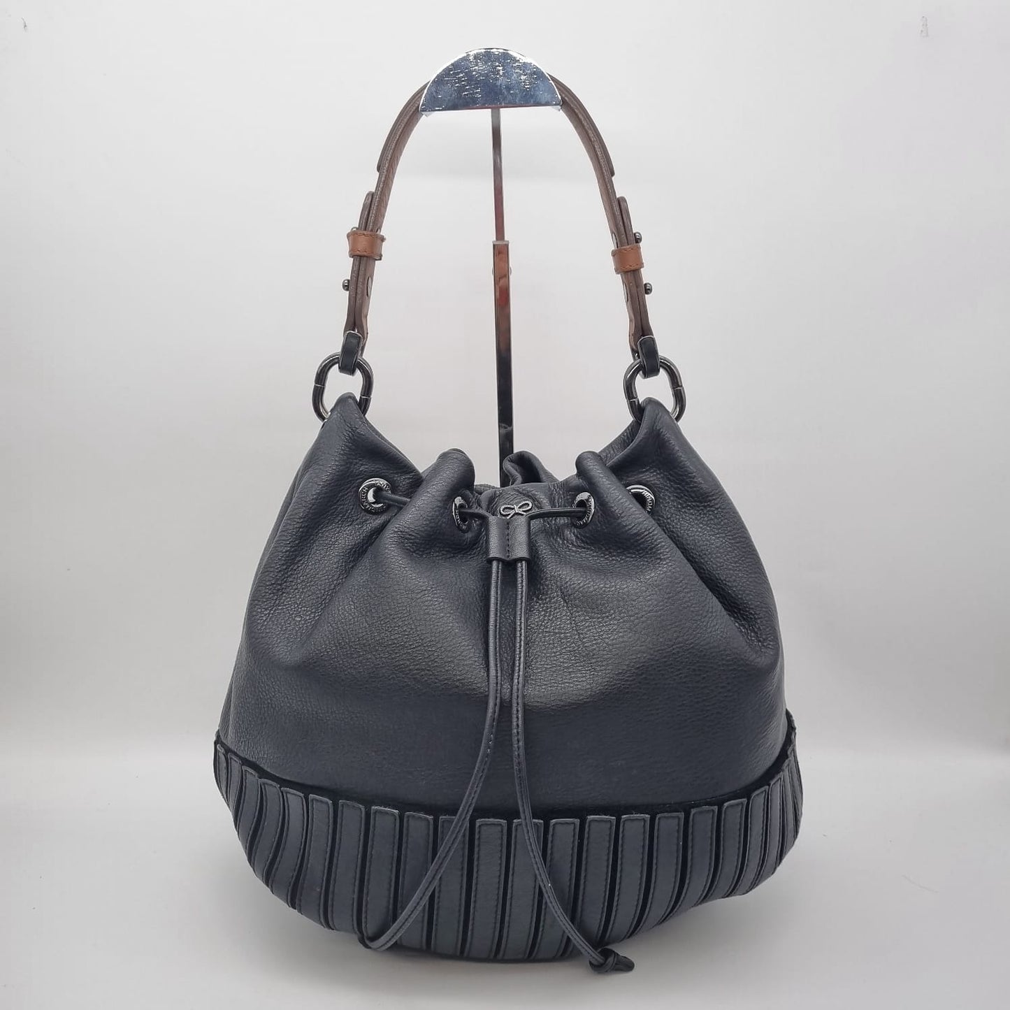 Anya Bucket Leather Black Size 30x18x27