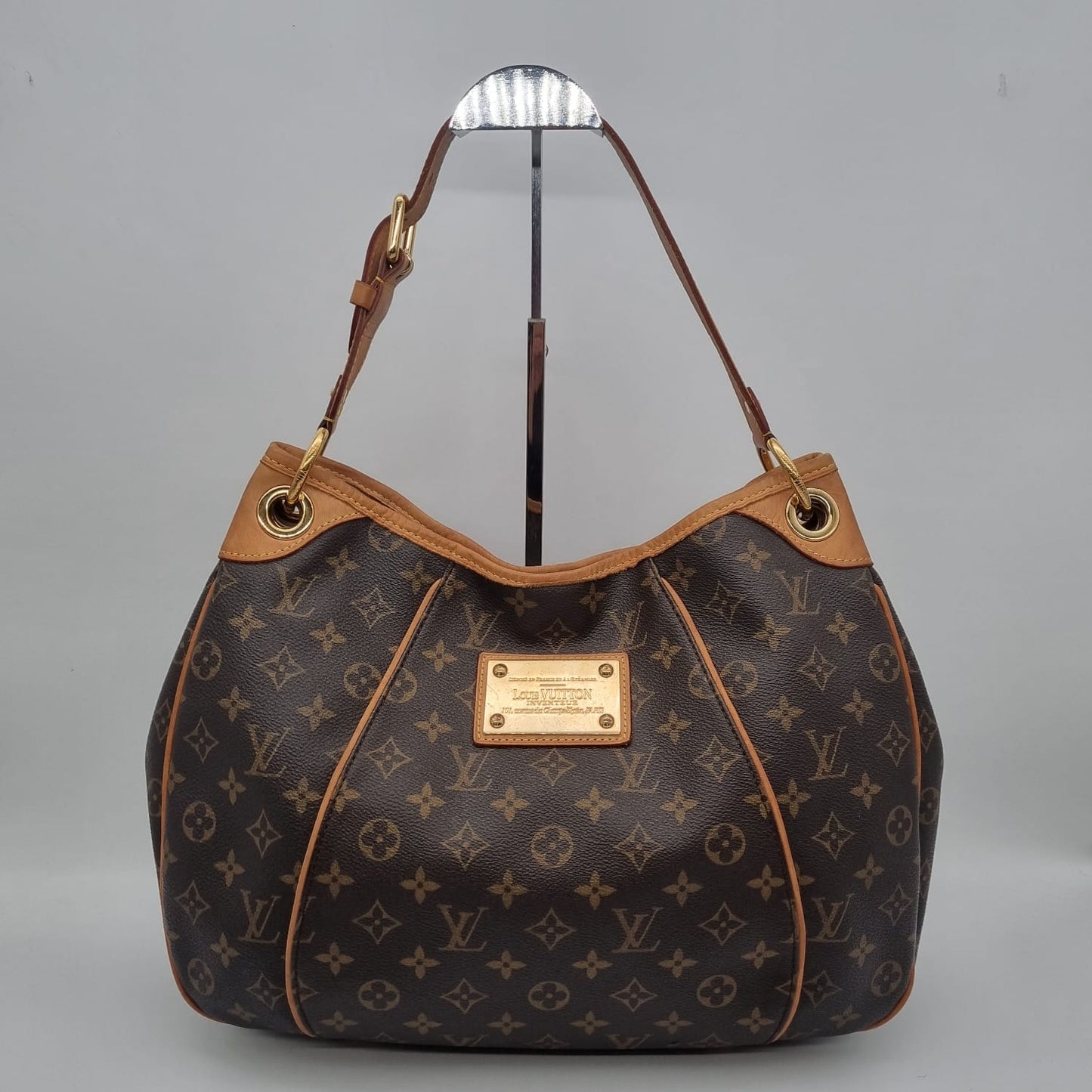 Louis Vuitton Galliera Monogram 2009 Size 37x11x29