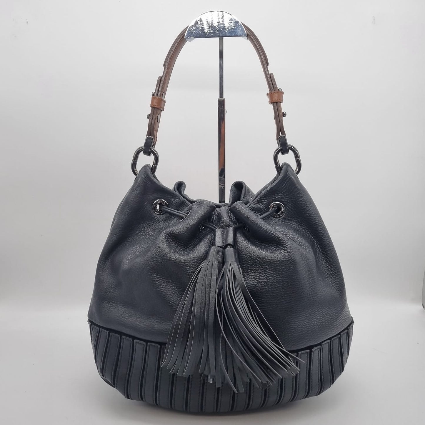 Anya Bucket Leather Black Size 30x18x27