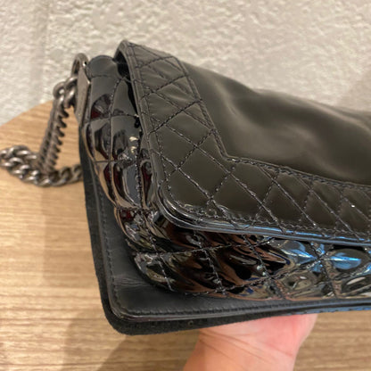 Chanel Boy Patent Leather Black #18 Size 25x7x15