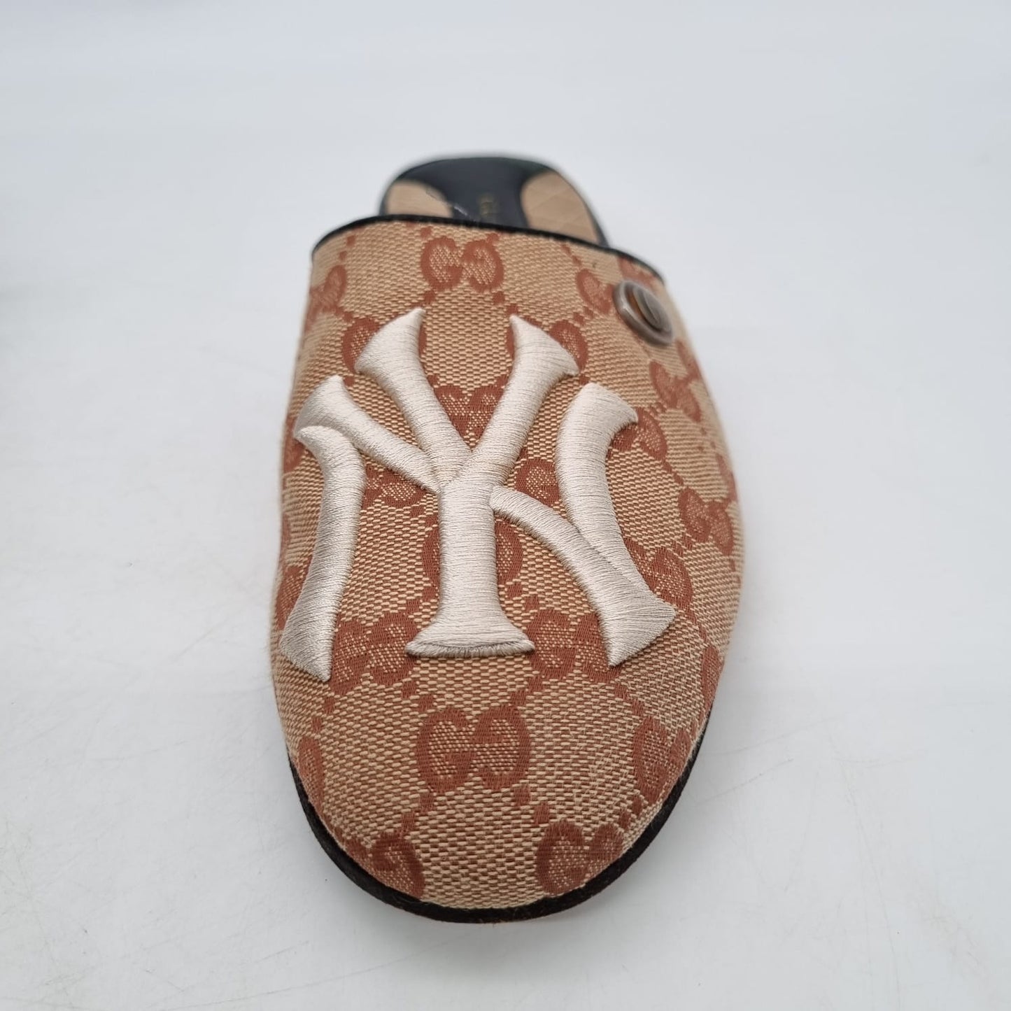 Gucci Logo Print NY Yankess Mules Beige Size 37,5/26