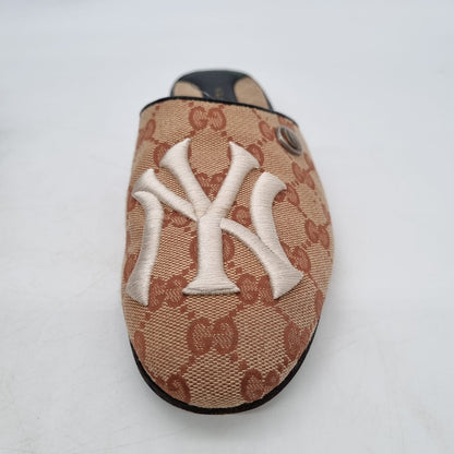 Gucci Logo Print NY Yankess Mules Beige Size 37,5/26