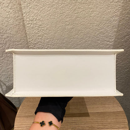 Jacquemus Le Grand Chiquito White Size 24x9x17