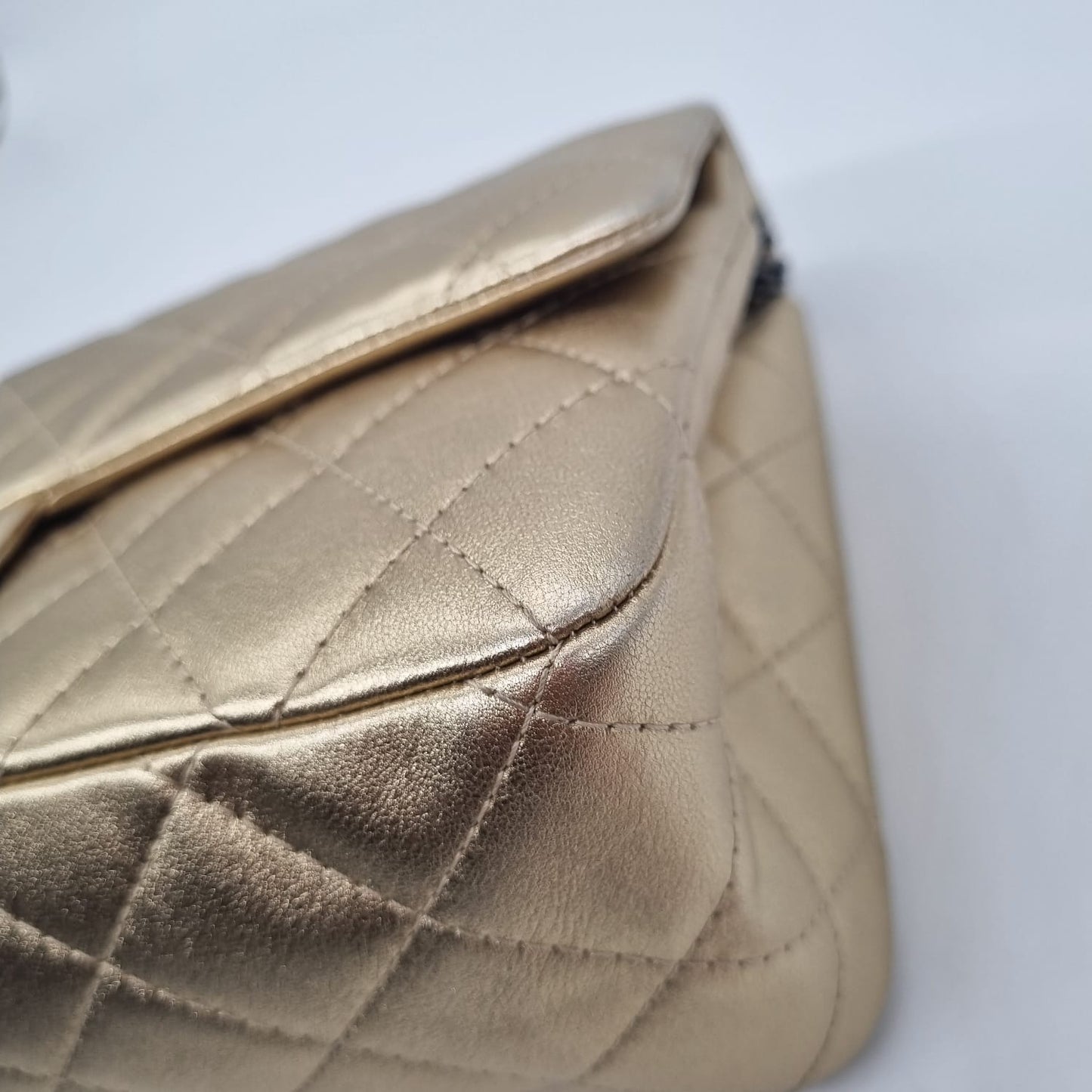 Chanel Reissue Gold Metallic SHW #19 Size 31x10x19