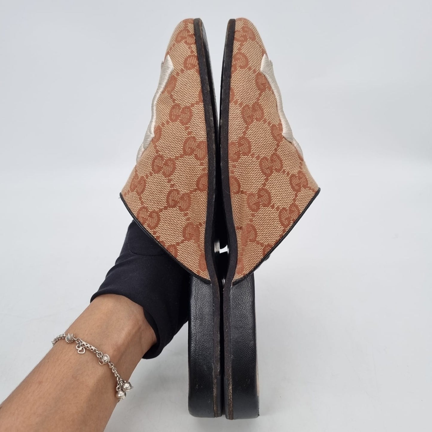 Gucci Logo Print NY Yankess Mules Beige Size 37,5/26