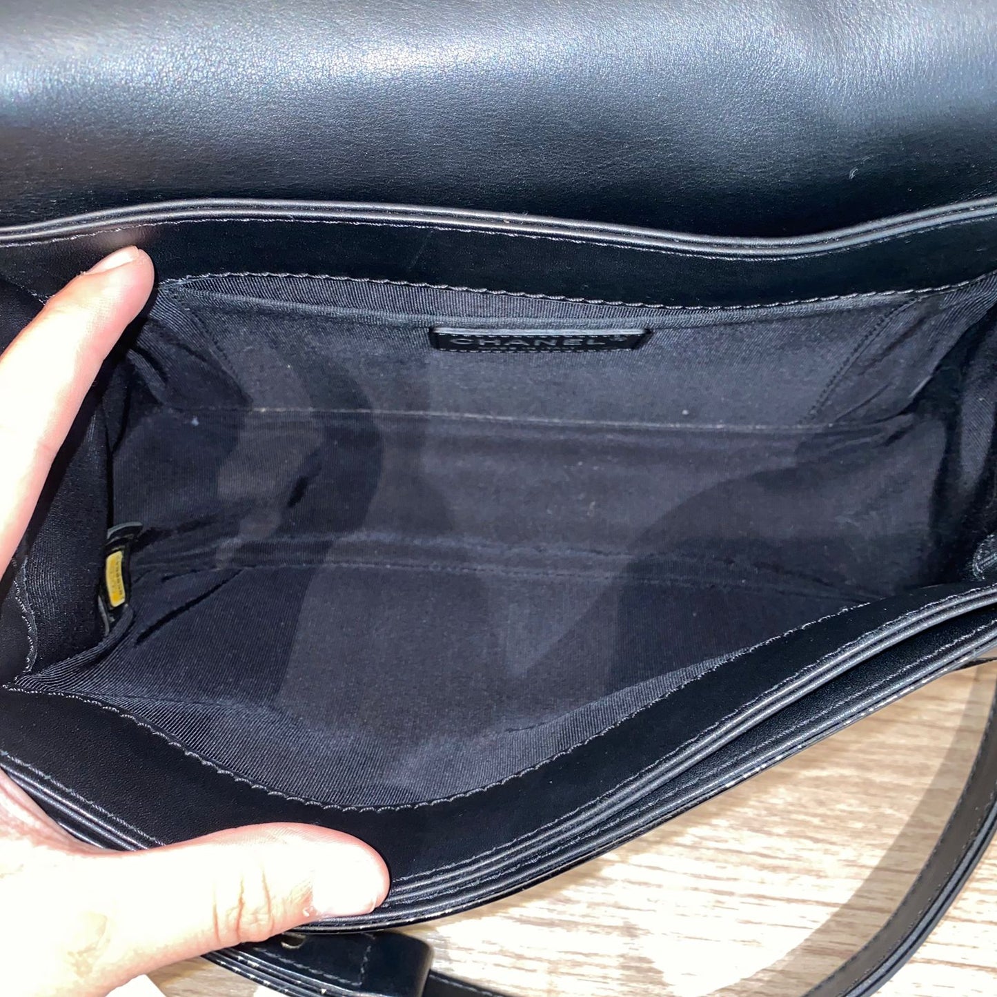 Chanel Boy Patent Leather Black #18 Size 25x7x15
