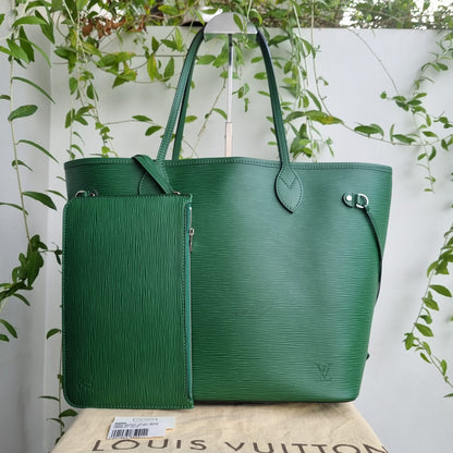 Louis Vuitton Neverfull MM Epi Menthe 2013 Size 33x17x30