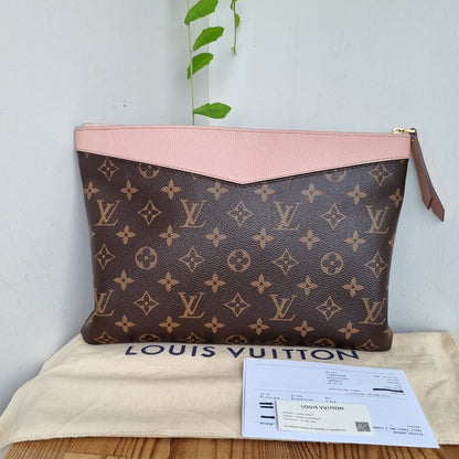 Louis Vuitton Daily Pouch Monogram 2022 Size 30x21