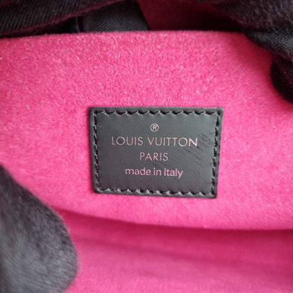 Louis Vuitton Felice Epi Leather Black 2018 Size 21x3x13