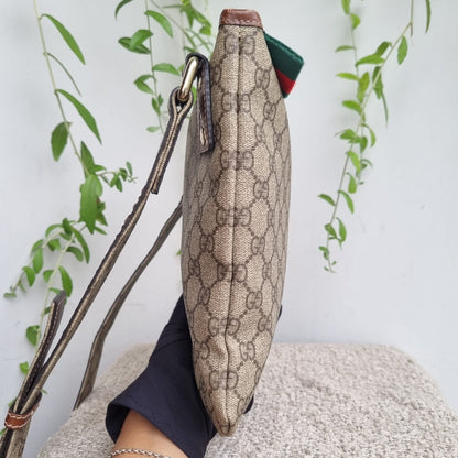 Gucci GG Supreme Messenger Bag Size 23x25