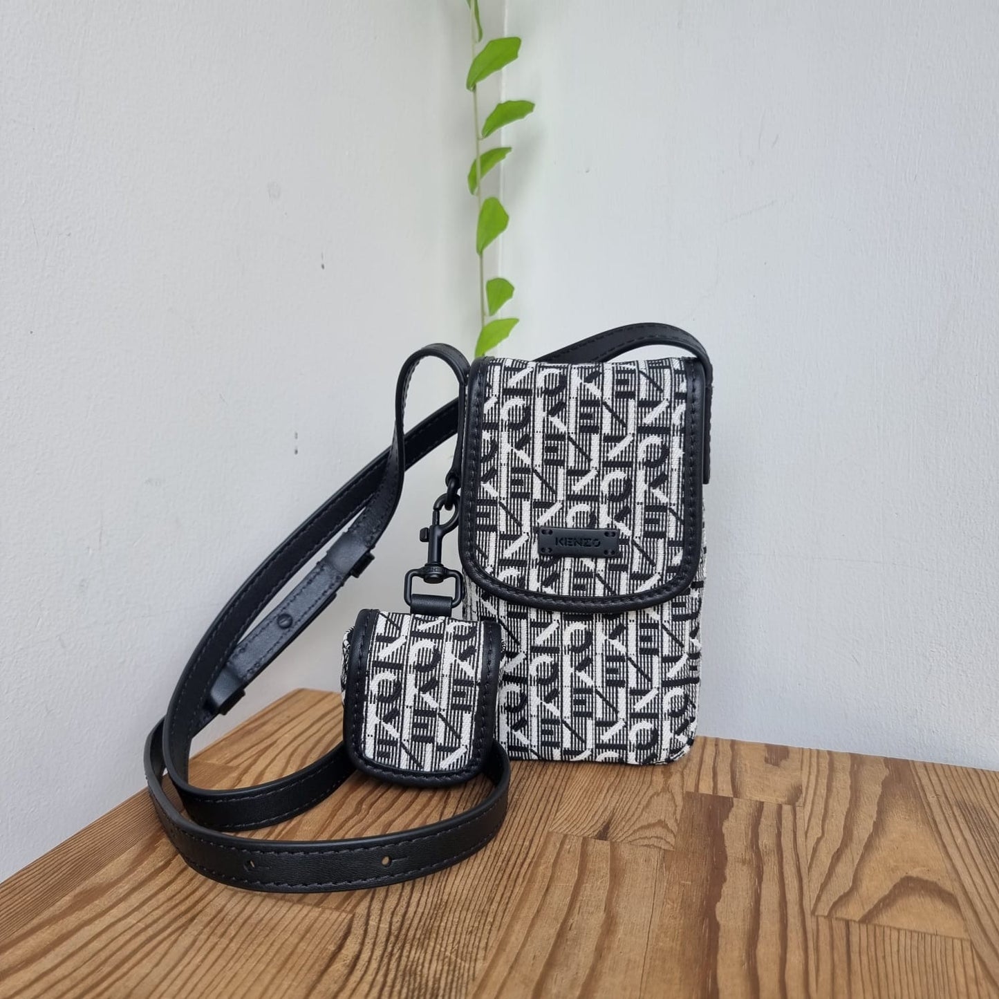Kenzo Monogram Jacquard Phone Holder Black Size 9x16