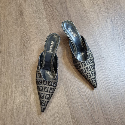 Fendi FF Vintage Kitten Heels Size 39,5/28cm (dari ujung)