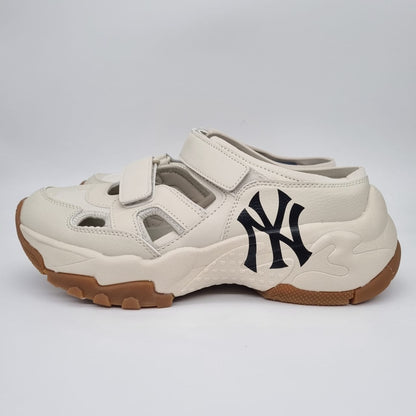 MLB New York Yankees Bigball Chunky Slop Beige Size 42/27