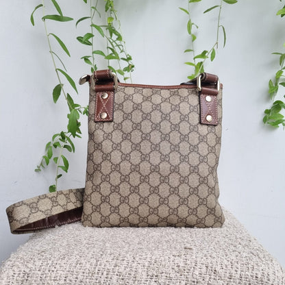 Gucci GG Supreme Messenger Bag Size 23x25